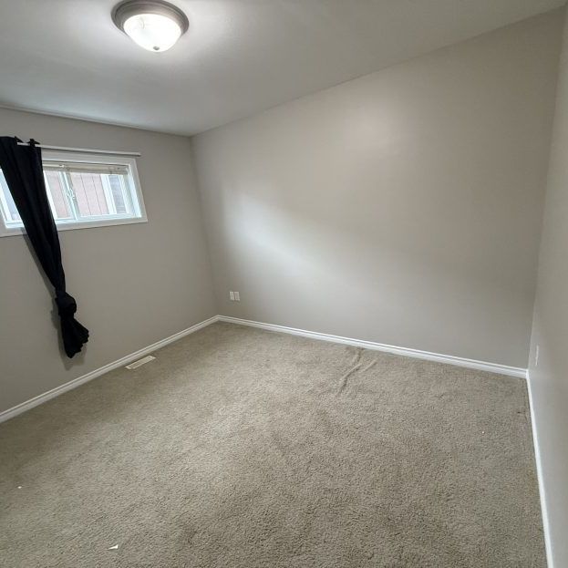 Rutland Bright 1 Bedroom + Den In-law Suite – Available December 1 - Photo 1