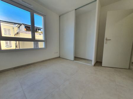 Location Appartement 3 pièces 66m² MARSEILLE 14ème - Photo 3