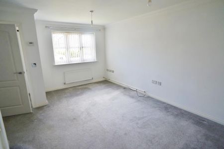 3 bedroom end of terrace house to rent - Photo 2