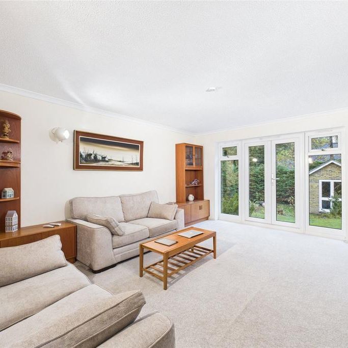 4 bedroom detached house to rent - Photo 1