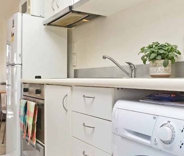 Spacious Studio on Wakefield Oakwood Hall - Photo 4