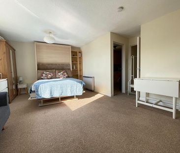 Durham Road, London, SW20 - Photo 1