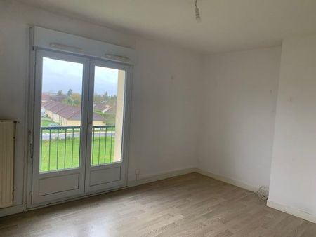 T4 rénové de 67 m² à Vaudes. Soleil et vue dégagée. - Photo 4