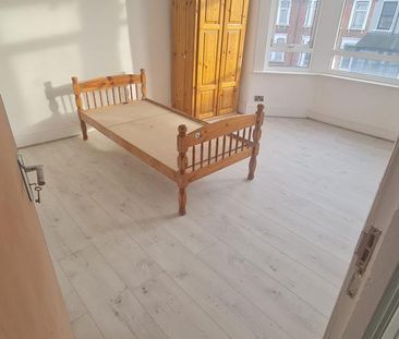 4 bedroom terraced house to rent - Photo 5