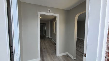 For Lease - 201 Celina Street Unit# Upper, Oshawa, Ontario - Photo 2