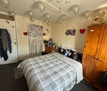 4 bedroom terraced house to rent - Photo 6