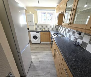 3 bedroom apartment to rent - Photo 3