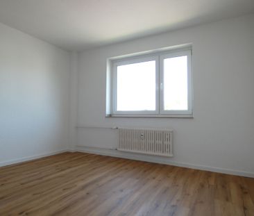 *** Attraktive 3-Zi.-Whg. mit Balkon! Erstbezug nach Sanierung! *** - Photo 2