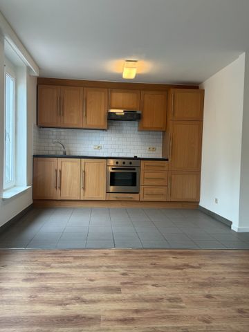 Centraal gelegen appartement met 2 slaapkamers en terras in het centrum van Sint-Kruis - Photo 5