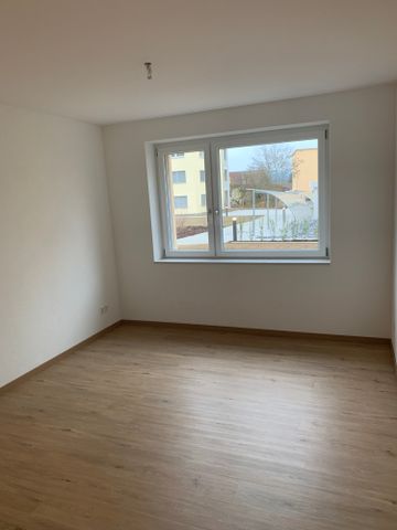 "grosszügige, moderne 2.5-Zimmer-Wohnung mit Lift und eigenem Waschturm" - Foto 2