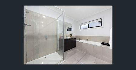 Townhouse with Ground-Floor Master Suite! - Photo 4