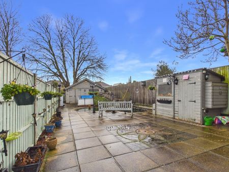 Burns Avenue, Feltham,TW14 - Photo 3
