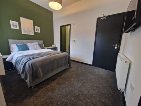 Studio & En-Suite Rooms – Beautiful Shared Home in Failsworth!! - Photo 5