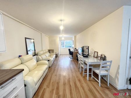 2 bedroom ground floor flat to rent - Photo 2