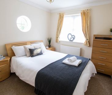 Sandown Court, Worth, Crawley - Photo 5