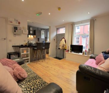 3 bedroom House in Harold Grove, Leeds - Photo 6