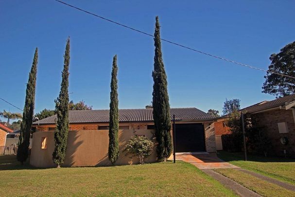 Walk To Taree West School - Photo 1