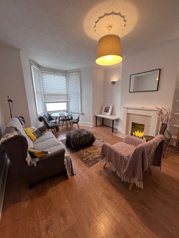 2 Bed Flat, Lichfield Road, NW2 - Photo 2