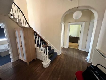 4 bedroom flat to rent - Photo 2