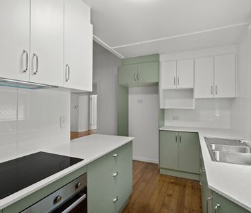 Beautifully Renovated 3-Bedroom Home in Sought-After Newtown - Photo 1