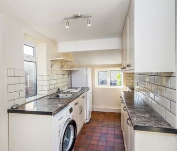 2 bedroom end of terrace house to rent - Photo 4