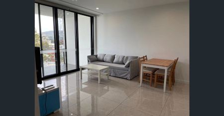 Furnished 1 bedroom unit - Photo 3