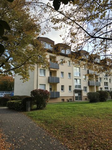 Schöne, zentral gelegene 2-Zimmer-Wohnung mit Loggia - Photo 5