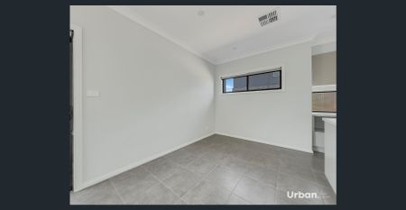 Stunning Brand New Double Story Home in Austral - Photo 2