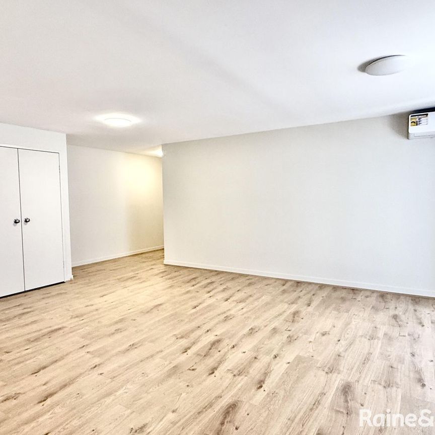 Modern Three Bedroom Apartment - Photo 1