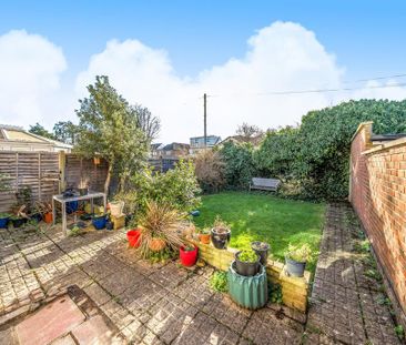 3 bedroom end of terrace house to rent - Photo 4