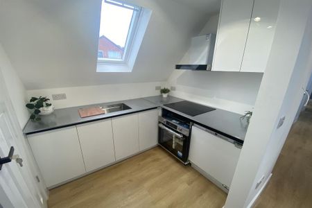 1 bedroom in a house share to rent - Photo 3