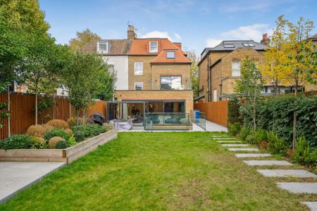 6 bedroom semi-detached house to rent - Photo 2