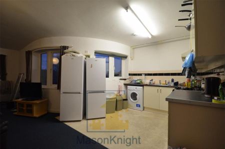 4 bedroom apartment to rent - Photo 3