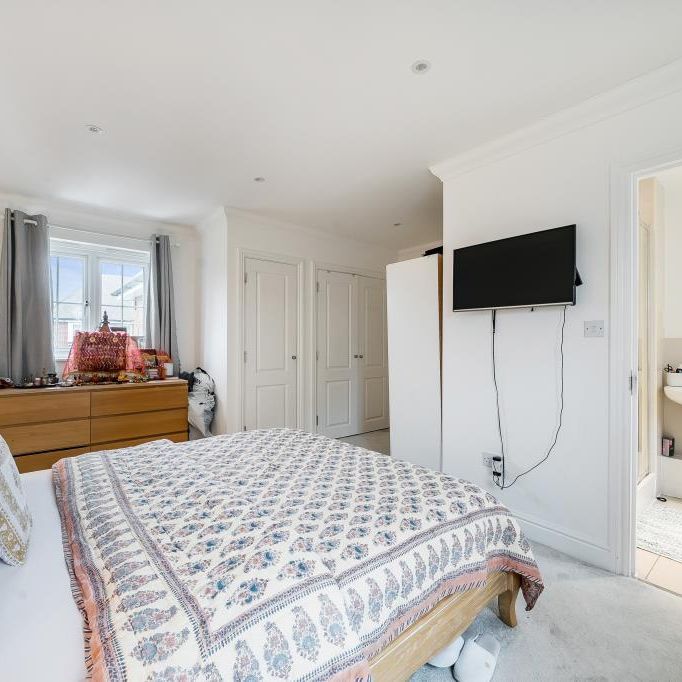 4 bedroom semi-detached house to rent - Photo 1