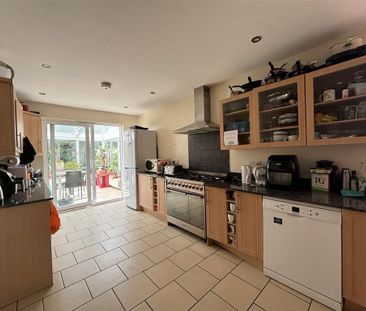 1 bedroom in a house share to rent - Photo 4