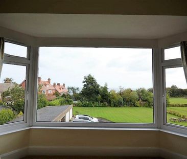 3 bedroom Flat To Let - Photo 3