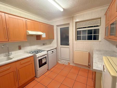 3 bedroom terraced house to rent - Photo 4