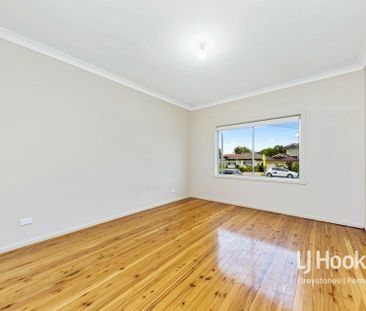 TWO BEDROOM HALF HOUSE - Photo 1