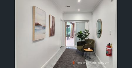 New generation studio living - fully furnished in premium location! - Photo 5