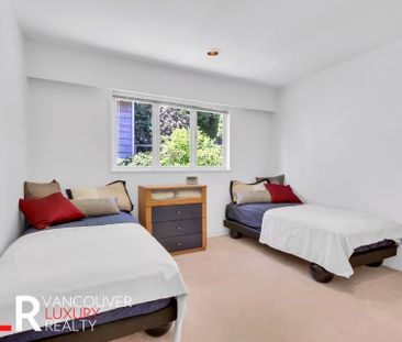 House in West Vancouver, BC - Photo 1