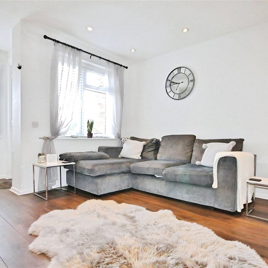 Pond Road, Egham, Surrey, TW20 8BG - Photo 1