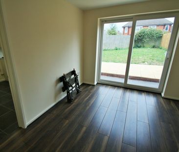 Semi-detached house to rent on - Photo 3