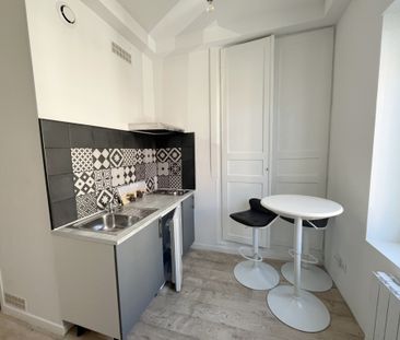 STUDIO MEUBLE - 12.23 m² - LILLE WAZEMMES - Photo 3