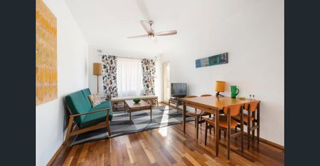 Two bedroom apartment in quiet street - Photo 3