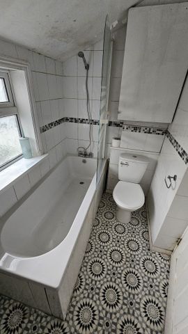 76 Chaucer Road - Photo 3