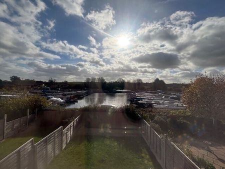 Hopgood Close - Photo 3