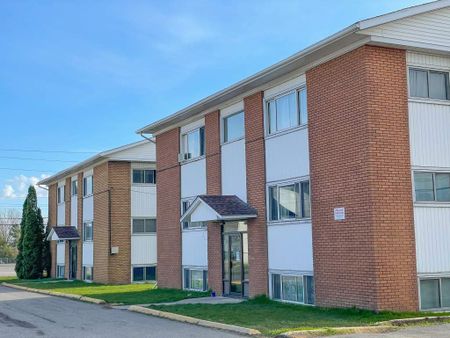 Hemlock Place Apartments - PARKING SPACE, HEAT & WATER INCLUDED - Photo 5