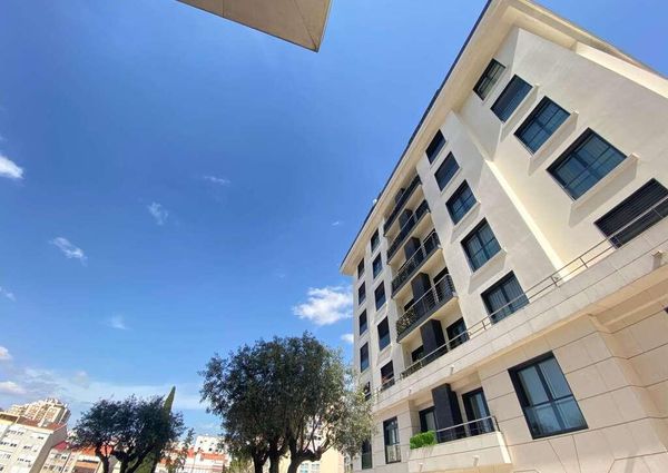 3 Bedroom Apartment with swimming pool, Benfica, Lisboa