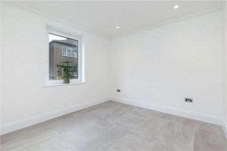 4 Bedroom House - Mid Terrace To Let - Photo 4