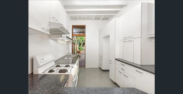 Charming Terrace with Harbour Bridge views in an Ultra-Convenient Location - Photo 1